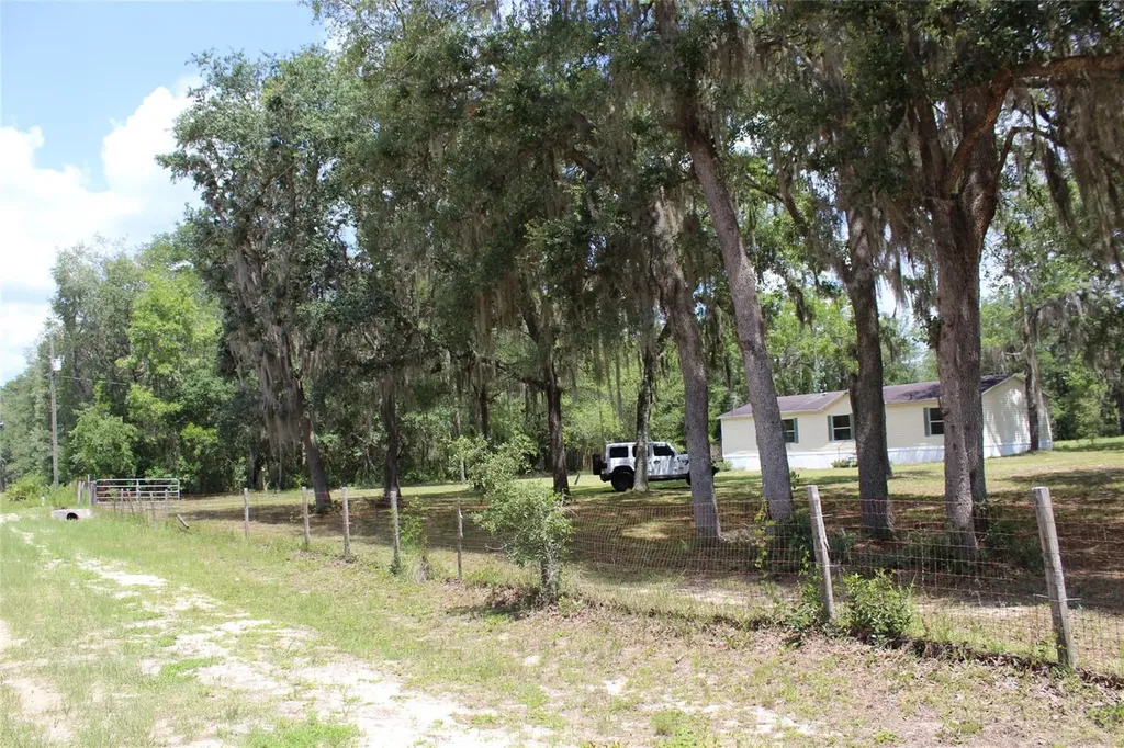 112 Juniper Drive Hawthorne FL 32640