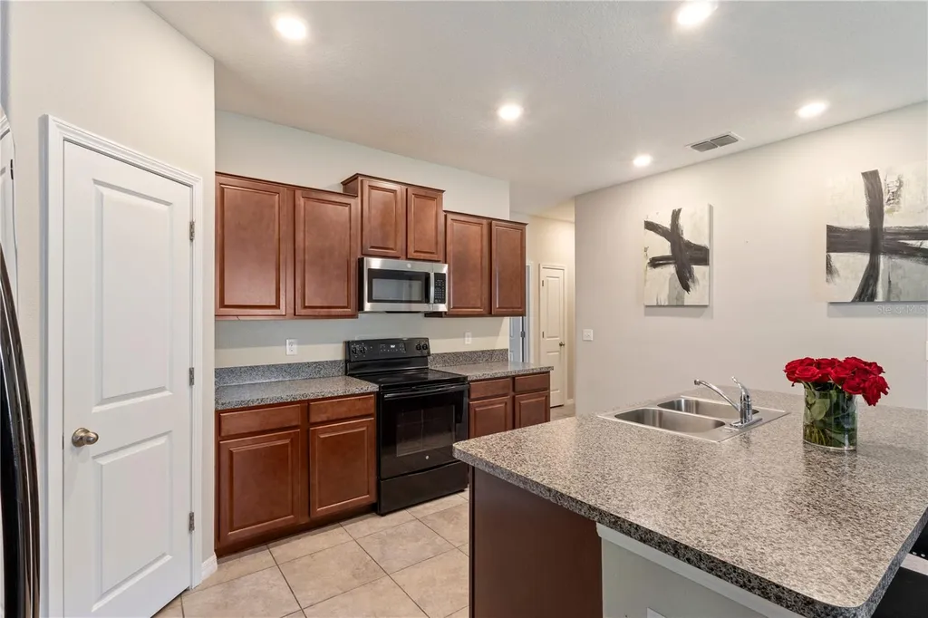 2987 Moulden Hollow Drive Zephyrhills FL 33540