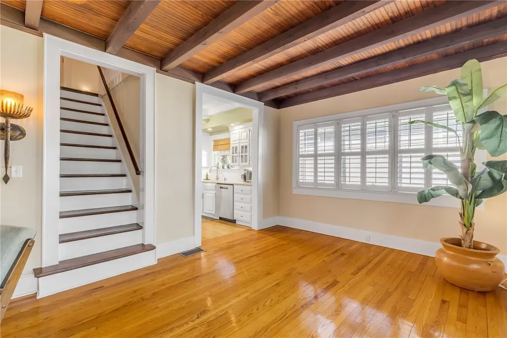 315 Due East Street New Smyrna Beach FL 32169