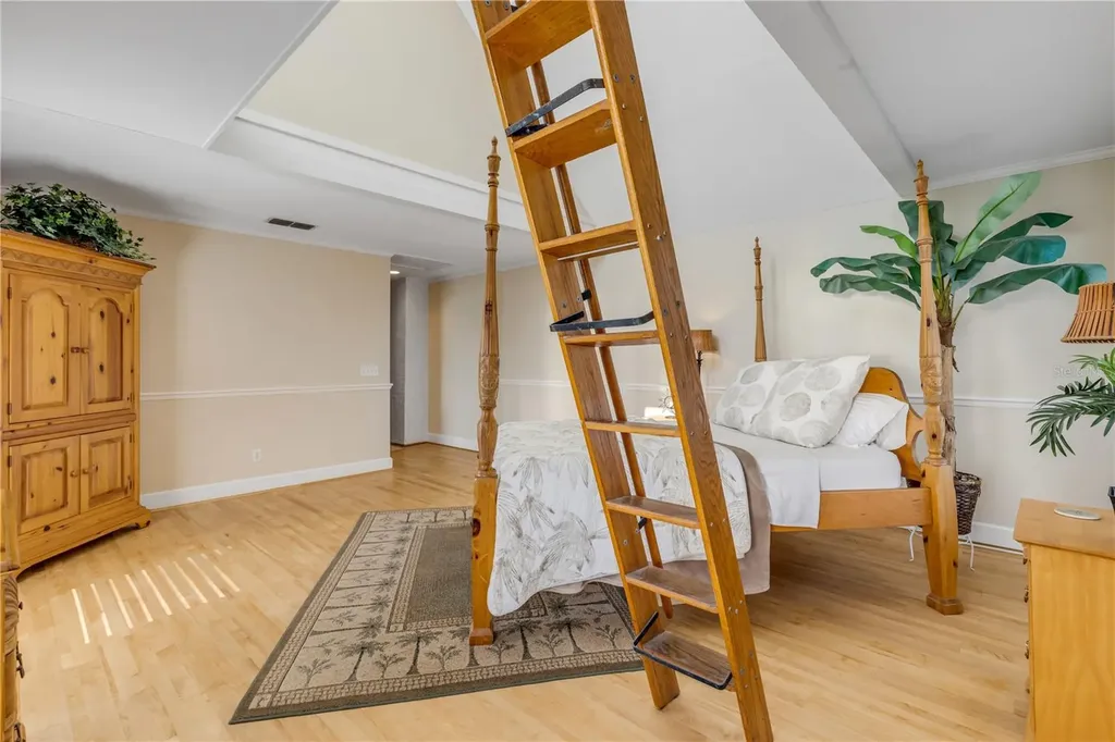 315 Due East Street New Smyrna Beach FL 32169