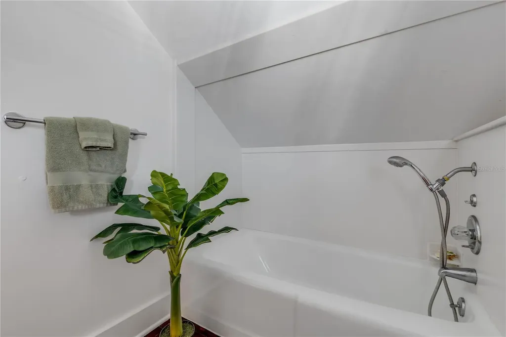 315 Due East Street New Smyrna Beach FL 32169