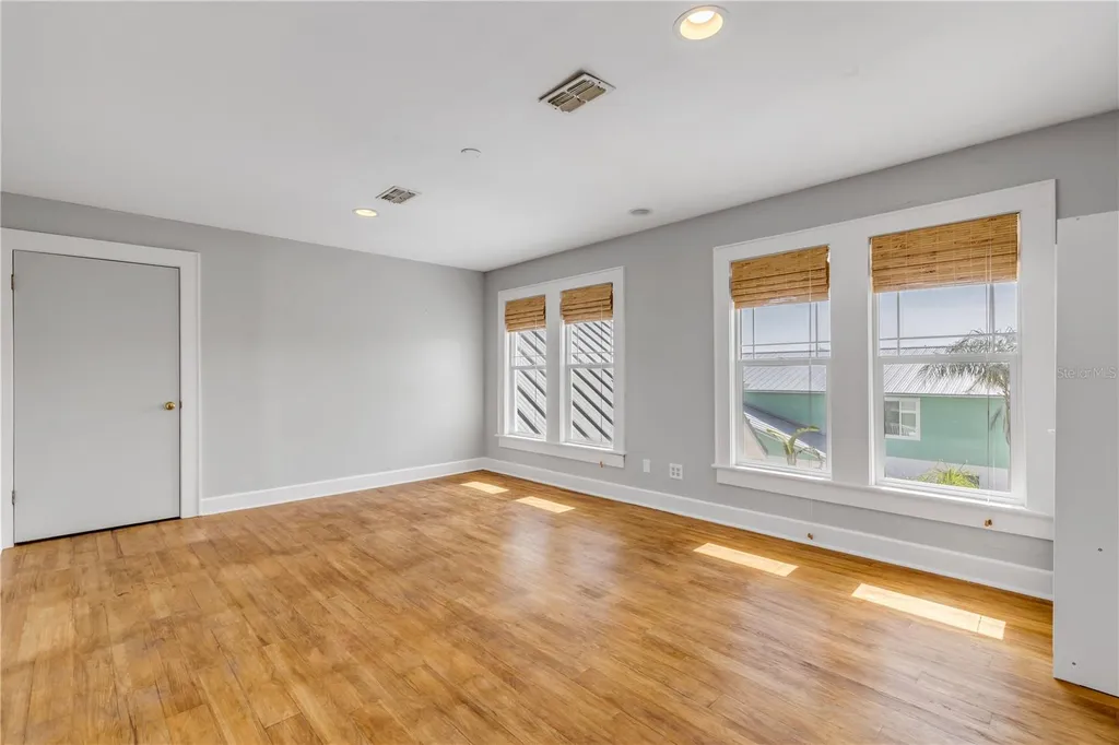 315 Due East Street New Smyrna Beach FL 32169