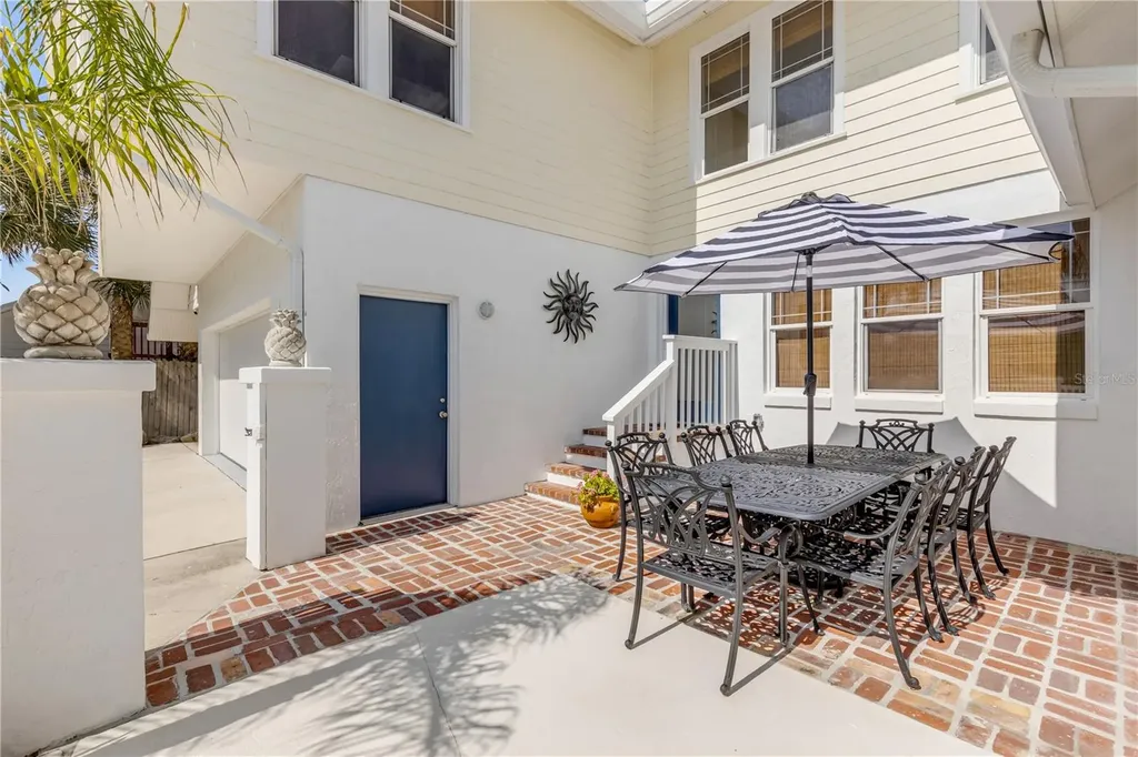 315 Due East Street New Smyrna Beach FL 32169