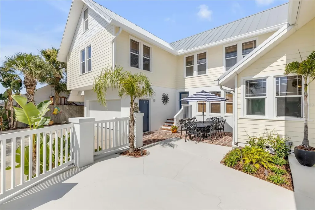 315 Due East Street New Smyrna Beach FL 32169