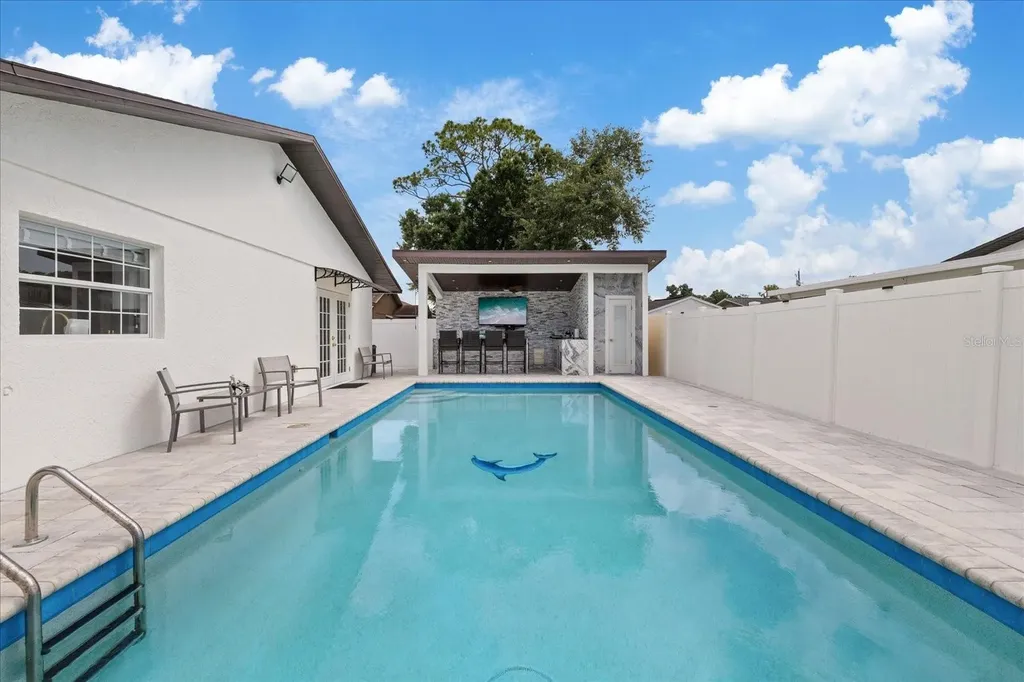6909 N Lois Avenue Tampa FL 33614