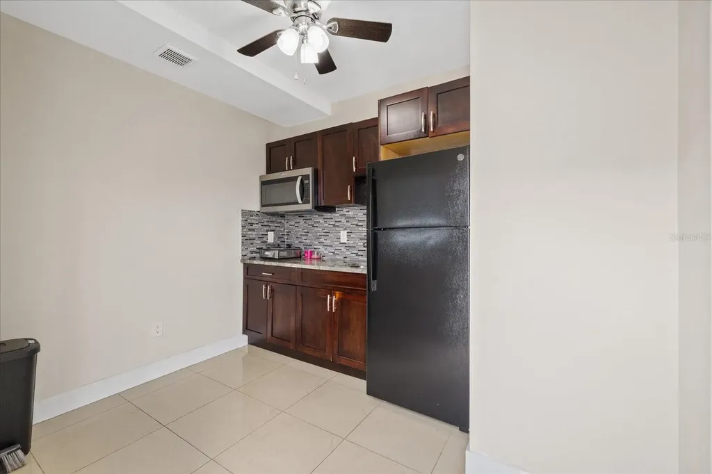 6909 N Lois Avenue Tampa FL 33614