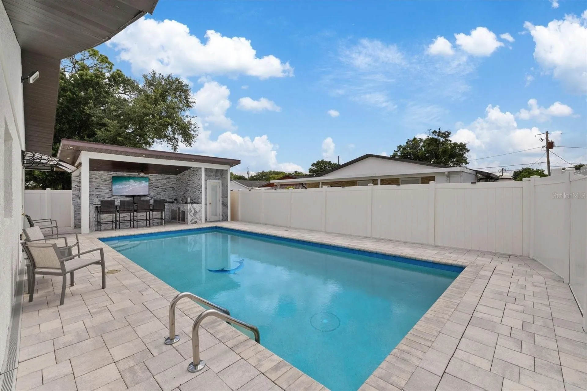6909 N Lois Avenue Tampa FL 33614