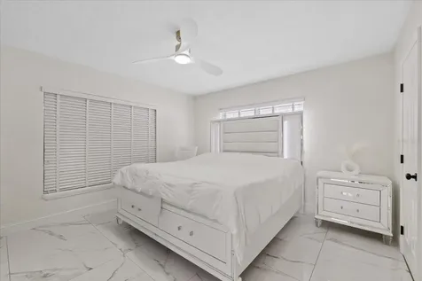 6909 N Lois Avenue Tampa FL 33614