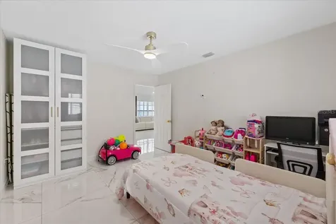 6909 N Lois Avenue Tampa FL 33614