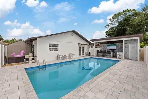 6909 N Lois Avenue Tampa FL 33614