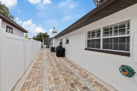 6909 N Lois Avenue Tampa FL 33614