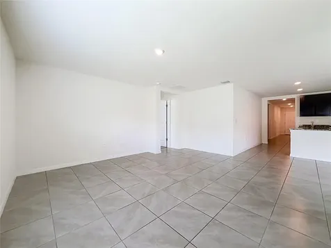 6698 SE 3rd Loop Ocala FL 34472