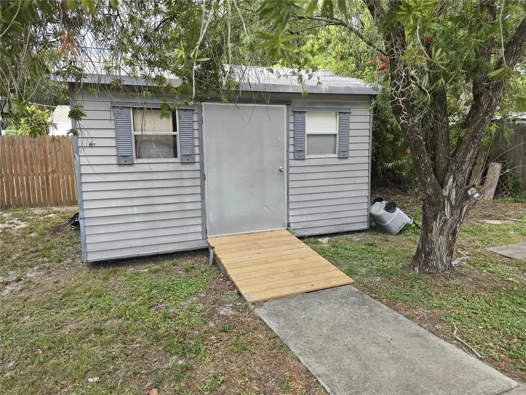 1001 W Beacon Avenue Tampa FL 33603