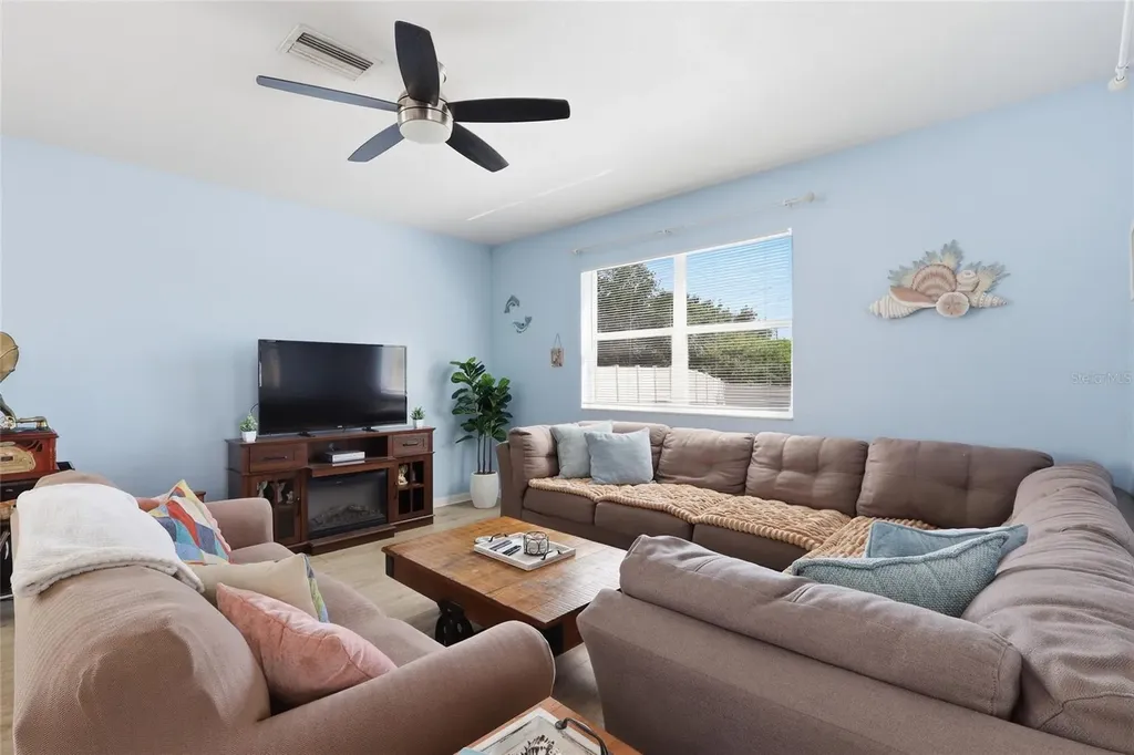 7902 Carriage Pointe Drive Gibsonton FL 33534