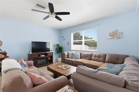 7902 Carriage Pointe Drive Gibsonton FL 33534