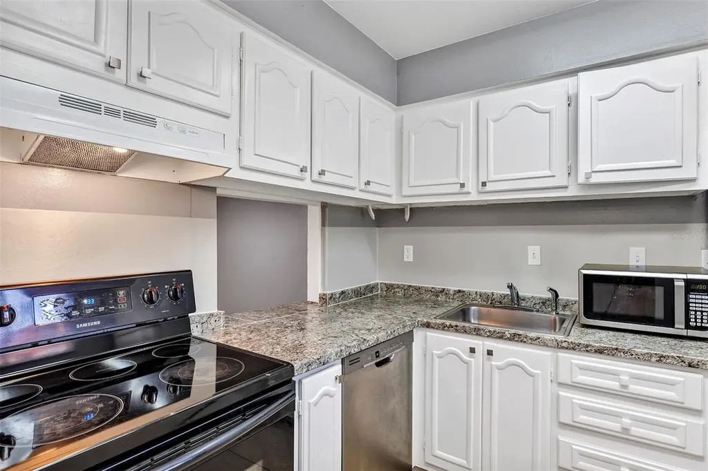 2864 N Powers Drive Orlando FL 32818