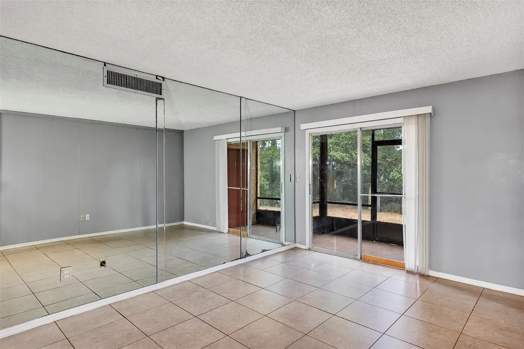 2864 N Powers Drive Orlando FL 32818