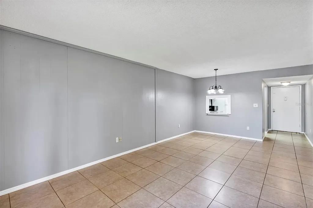 2864 N Powers Drive Orlando FL 32818