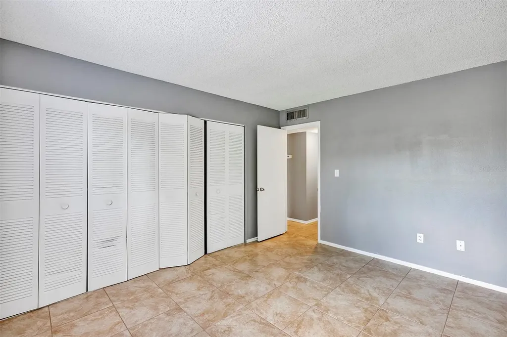 2864 N Powers Drive Orlando FL 32818