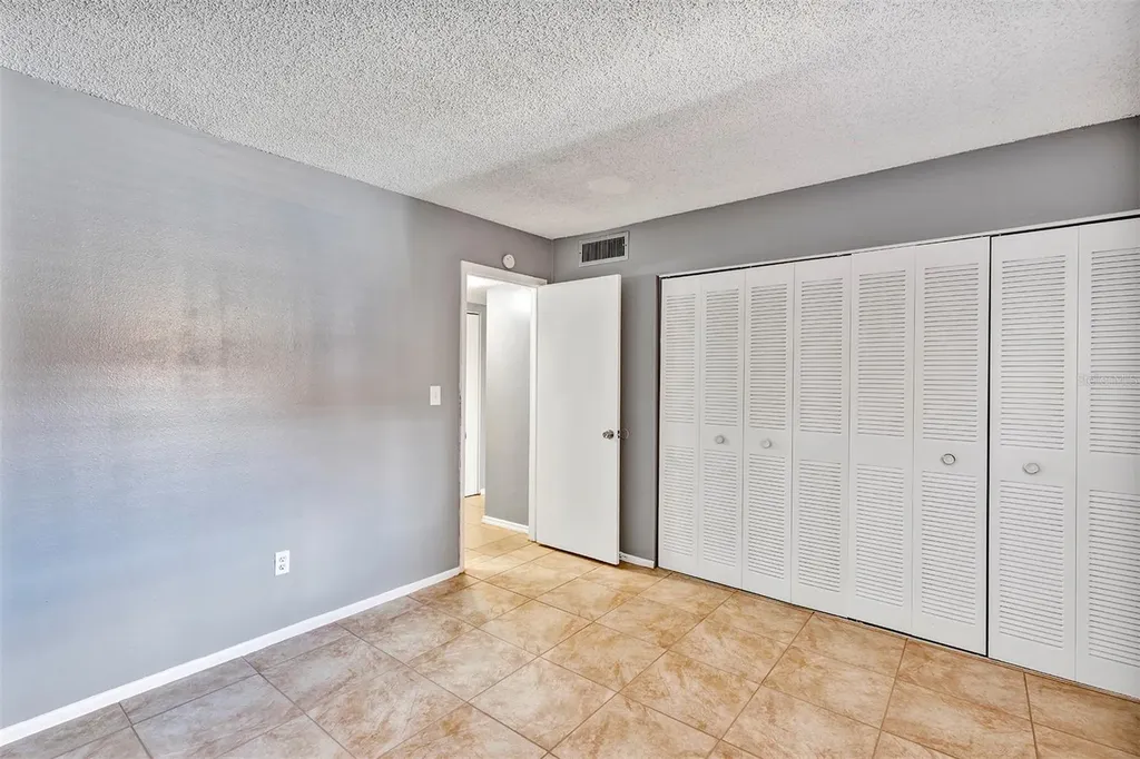 2864 N Powers Drive Orlando FL 32818