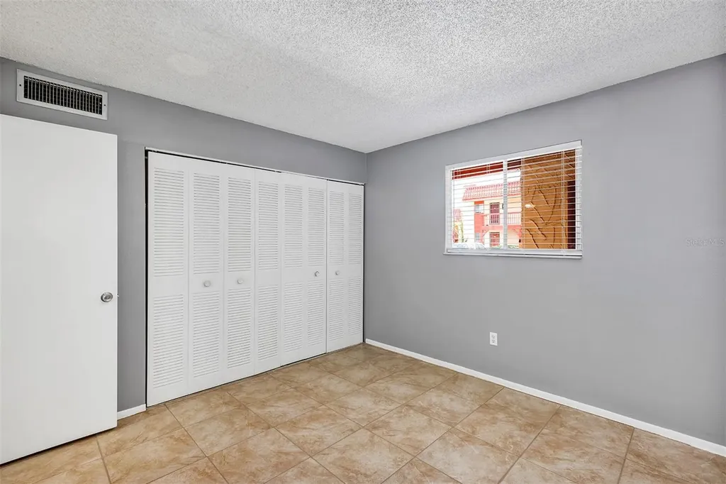 2864 N Powers Drive Orlando FL 32818