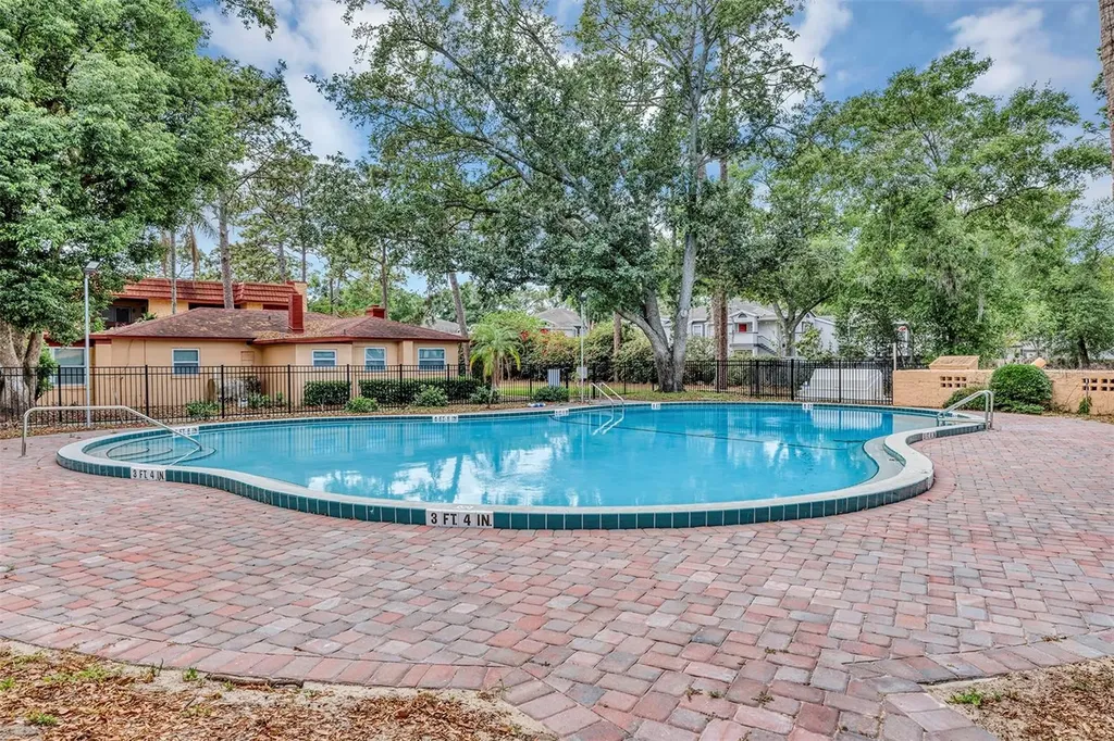 2864 N Powers Drive Orlando FL 32818
