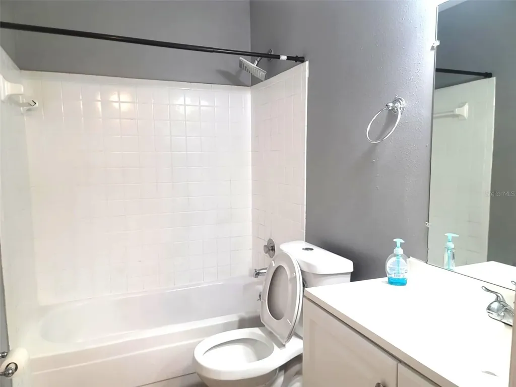 2864 N Powers Drive Orlando FL 32818