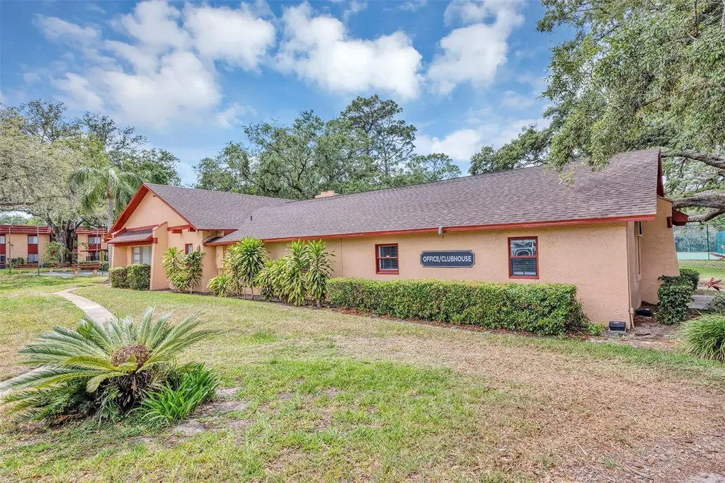 2864 N Powers Drive Orlando FL 32818