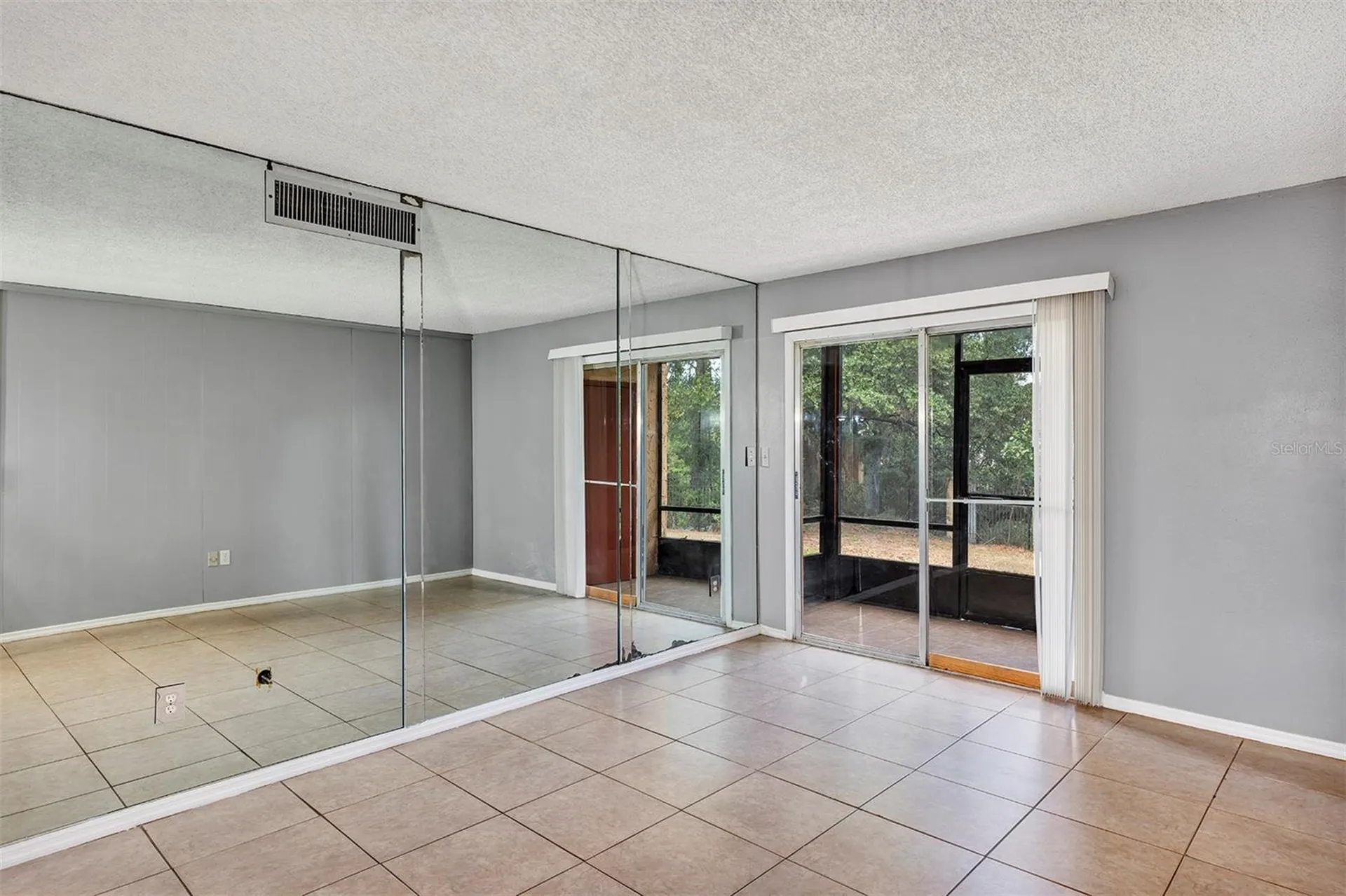 2864 N Powers Drive Orlando FL 32818