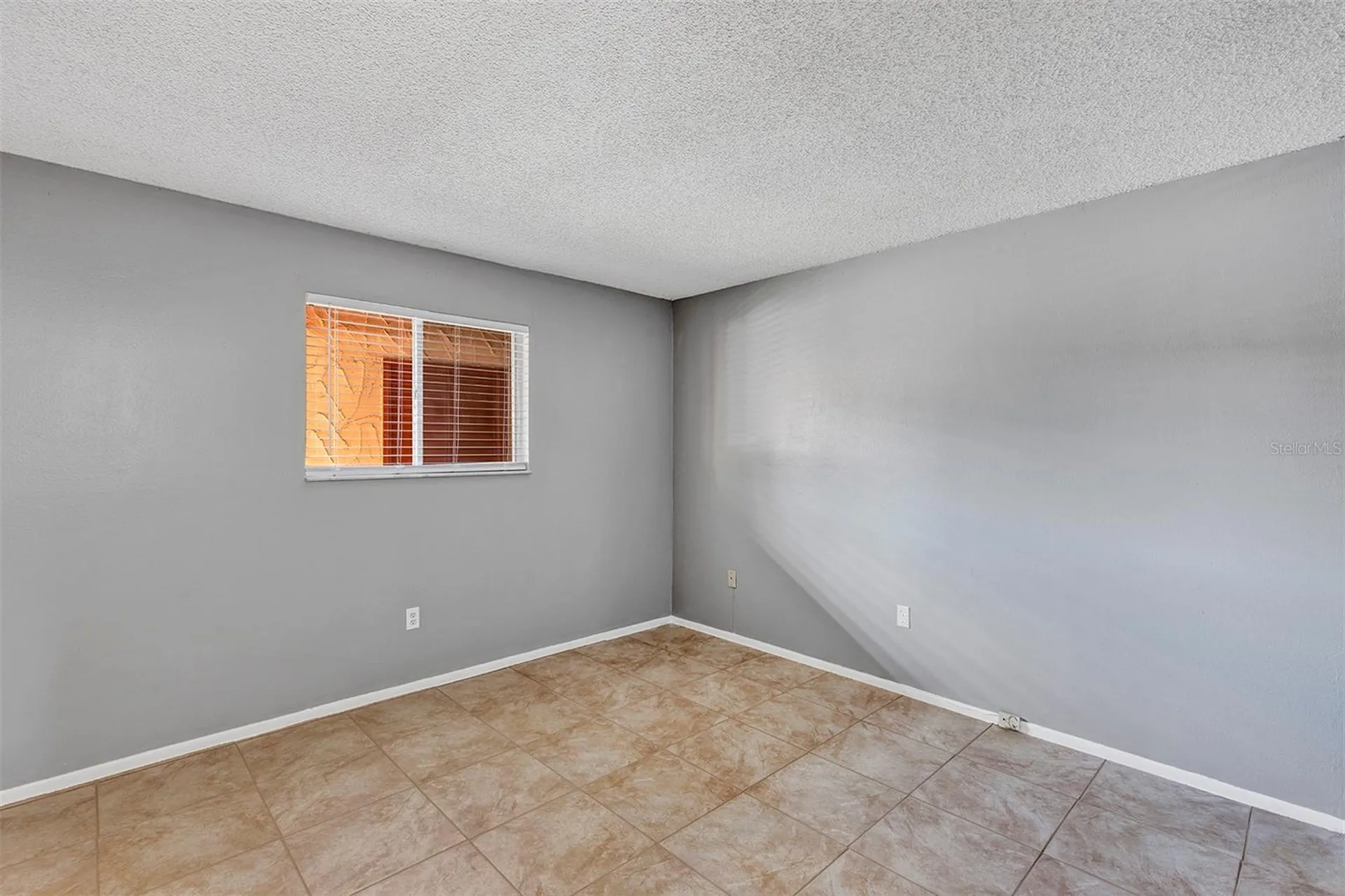 2864 N Powers Drive Orlando FL 32818
