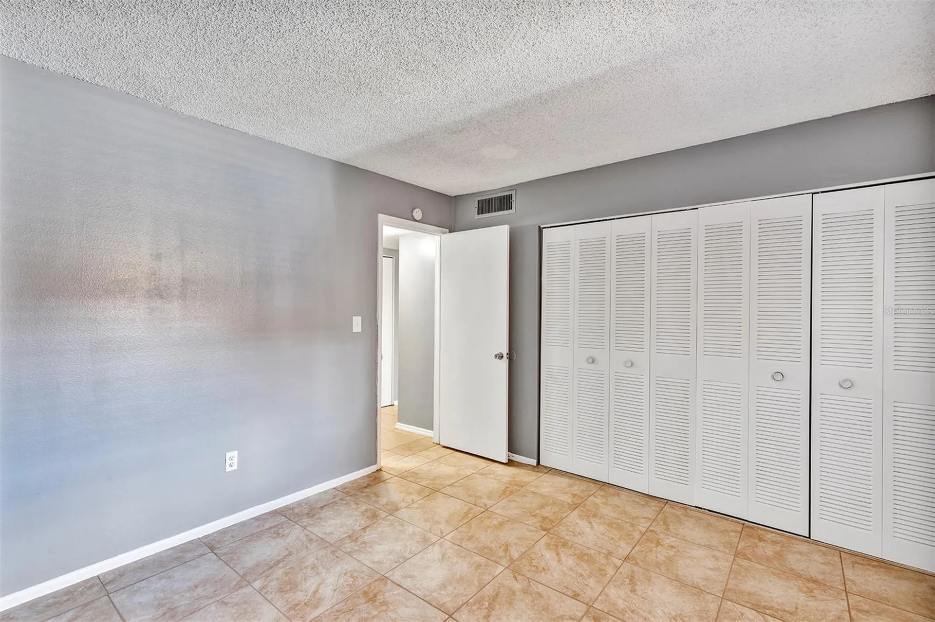 2864 N Powers Drive Orlando FL 32818