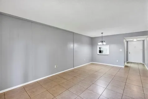 2864 N Powers Drive Orlando FL 32818