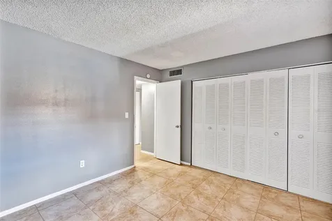 2864 N Powers Drive Orlando FL 32818