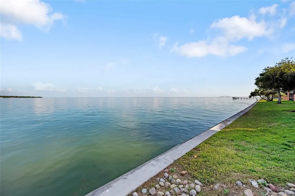 7432 Sunshine Skyway Lane S St Petersburg FL 33711