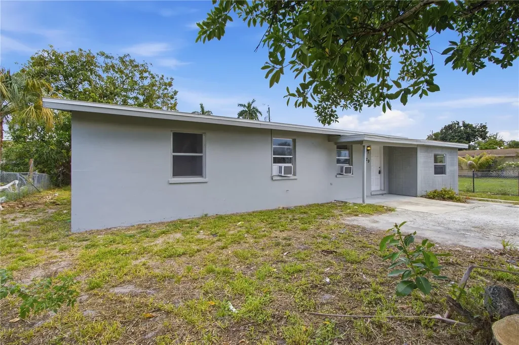 1629 Pawnee Street Fort Myers FL 33916
