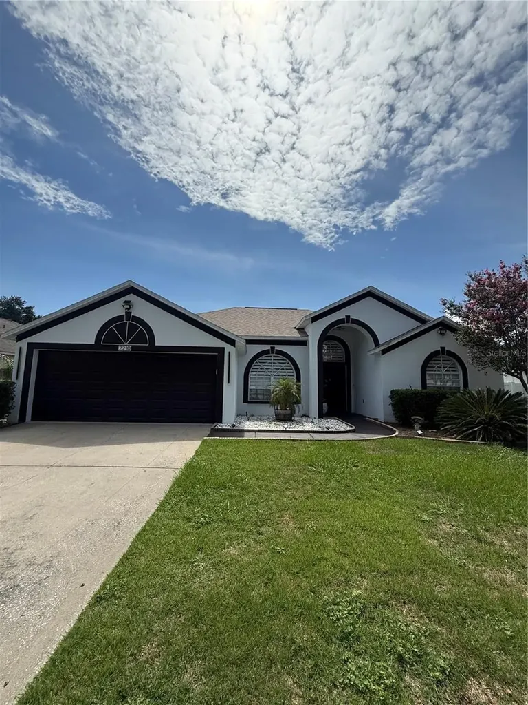 2210 Towering Oaks Circle Seffner FL 33584