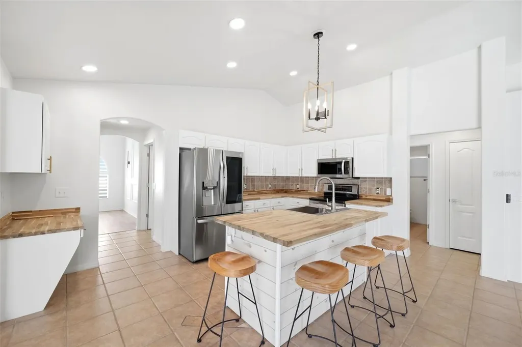 2210 Towering Oaks Circle Seffner FL 33584