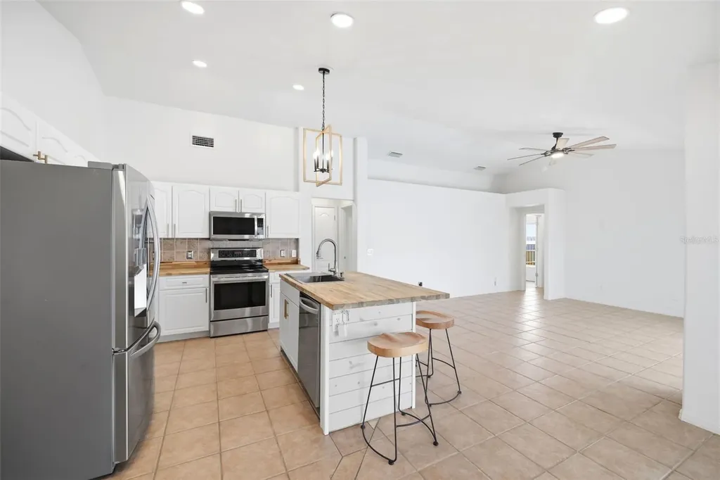 2210 Towering Oaks Circle Seffner FL 33584