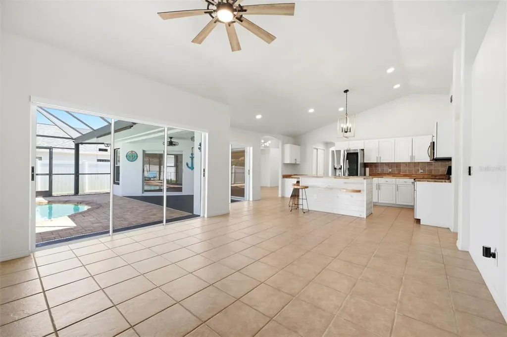 2210 Towering Oaks Circle Seffner FL 33584