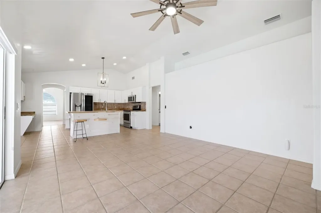 2210 Towering Oaks Circle Seffner FL 33584