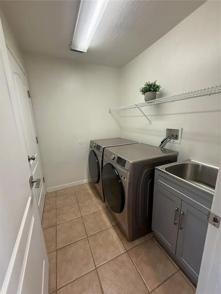 2210 Towering Oaks Circle Seffner FL 33584