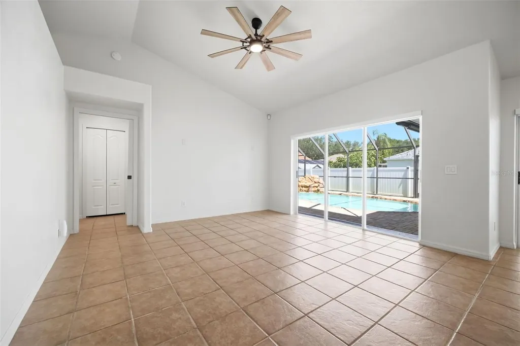 2210 Towering Oaks Circle Seffner FL 33584
