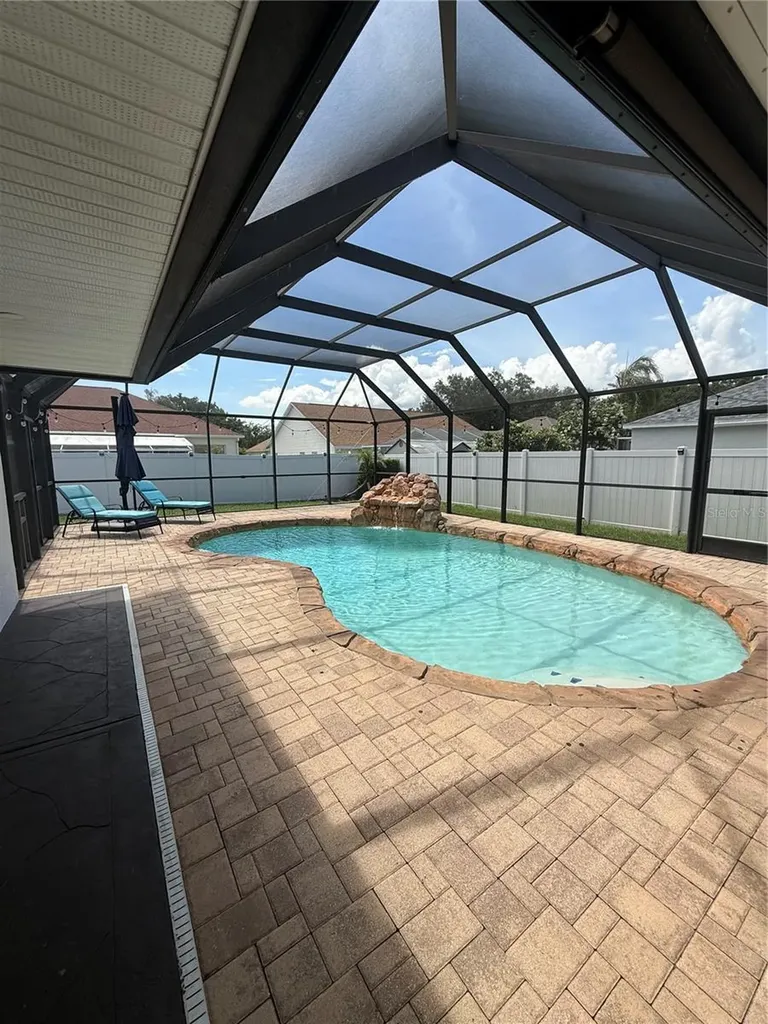 2210 Towering Oaks Circle Seffner FL 33584