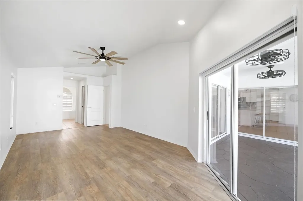 2210 Towering Oaks Circle Seffner FL 33584