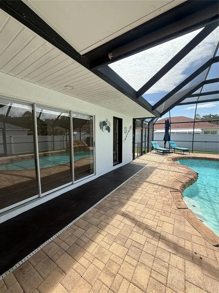 2210 Towering Oaks Circle Seffner FL 33584
