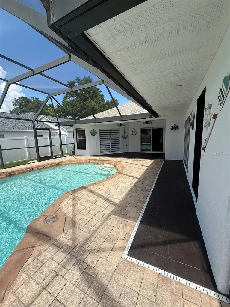 2210 Towering Oaks Circle Seffner FL 33584