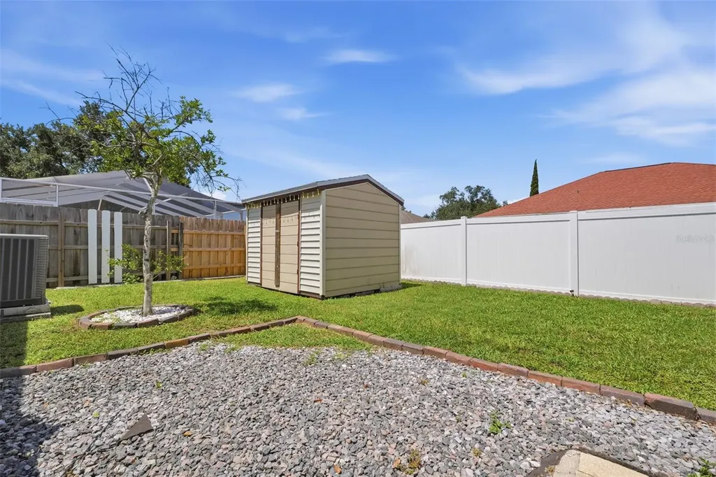 2210 Towering Oaks Circle Seffner FL 33584