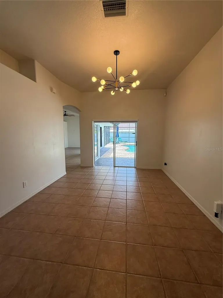 2210 Towering Oaks Circle Seffner FL 33584