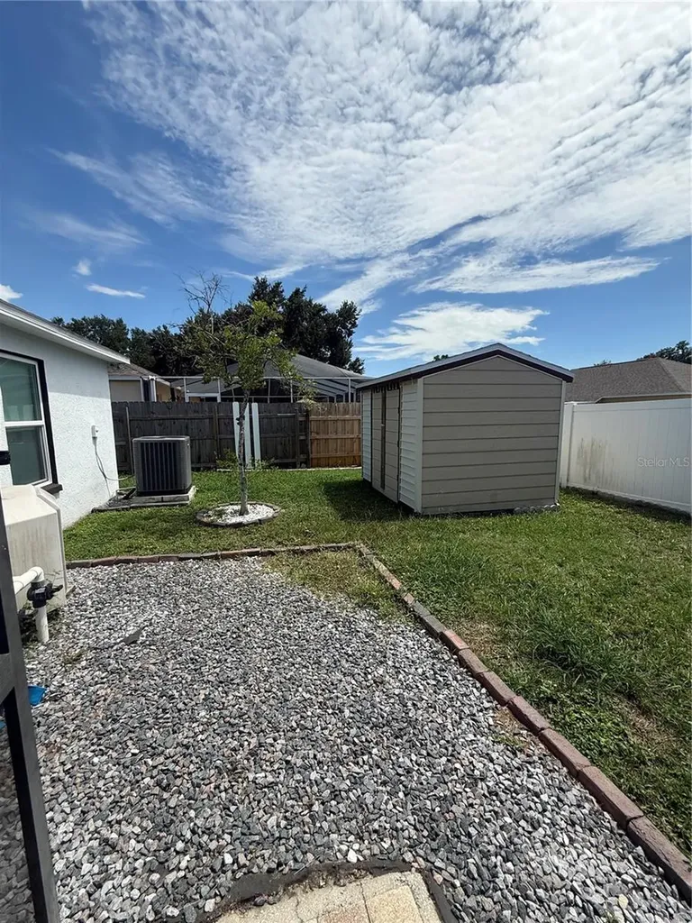 2210 Towering Oaks Circle Seffner FL 33584