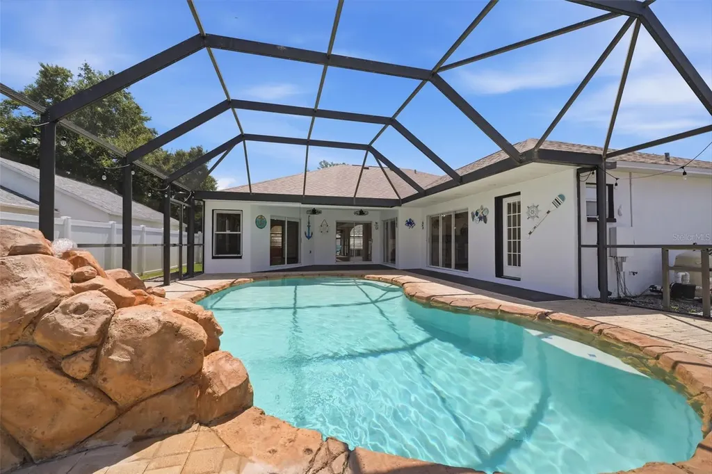 2210 Towering Oaks Circle Seffner FL 33584